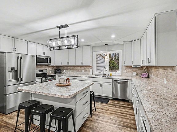 4th image of 14051 Seventeen Mile Rd #8