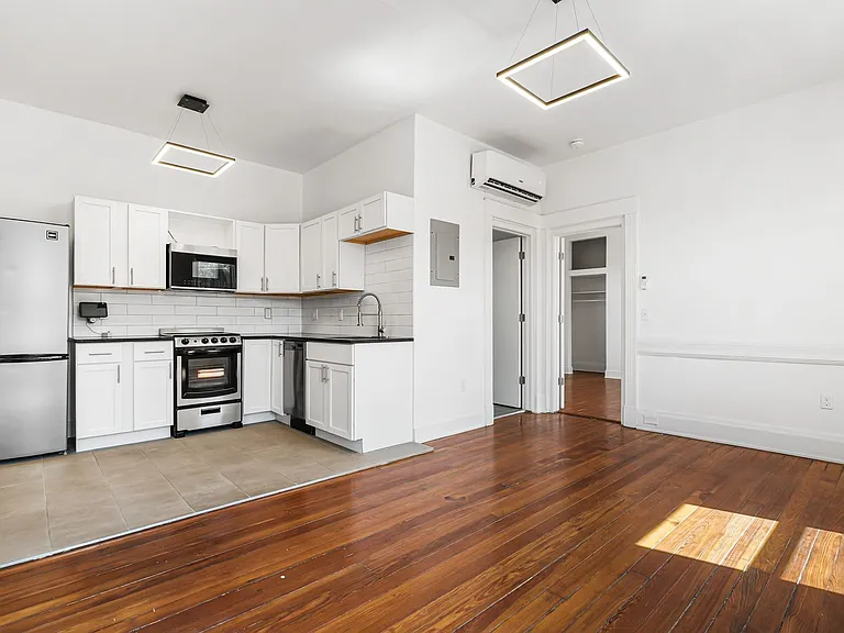 150 E Clifton Ave — Photo 2