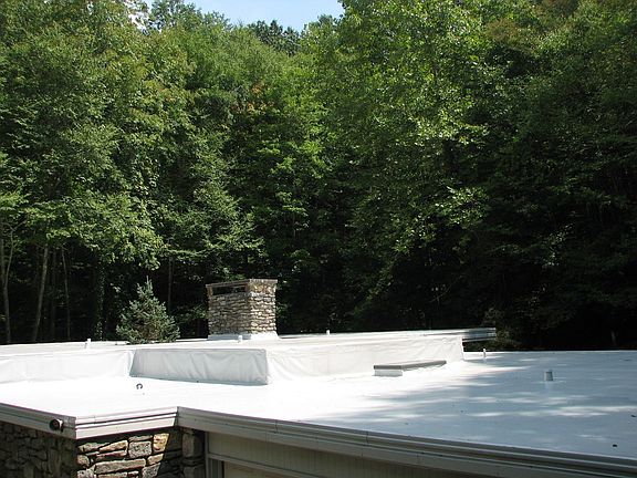 New roof w/warranty