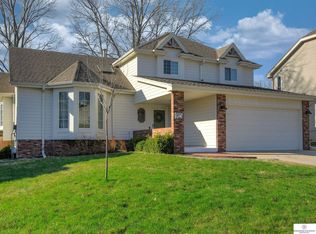 915 Iron Rd, Papillion, NE 68046