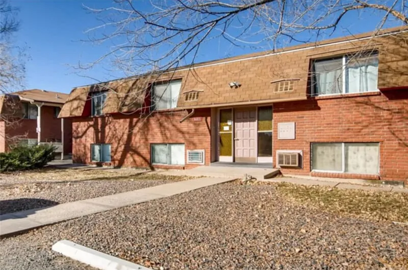 aMove-In Special: Qualified applicants with strong credit, positive rental history, and verifiable — Photo 4