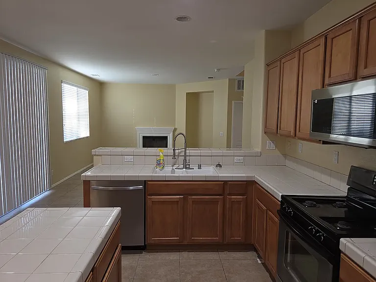 3920 Bluff St — Photo 9