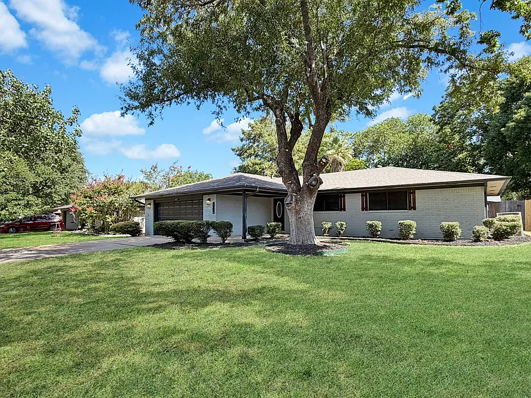 4106 Ermine Trl — Photo 3