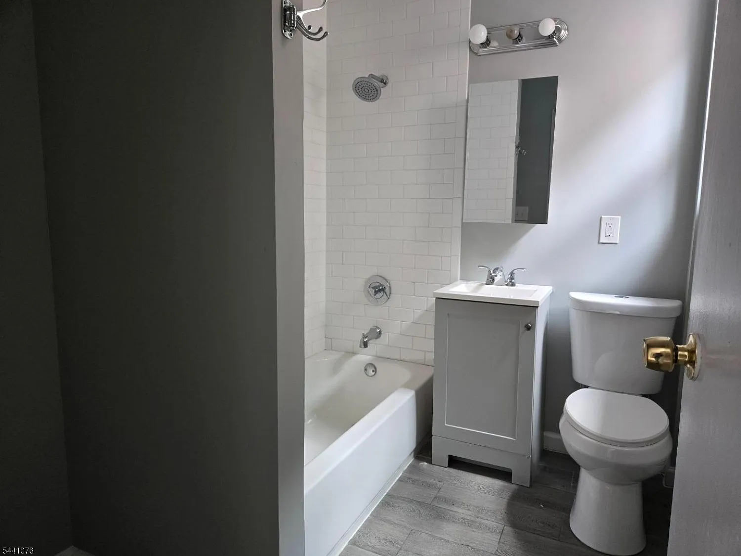 2 bed, 1.0 bath, $1,850 — Photo 3