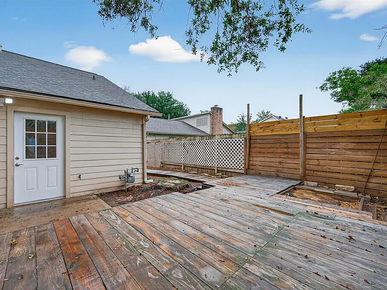 6102 Crakston St — Photo 41