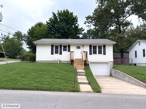 114 W 10th St, Carrollton, MO 64633