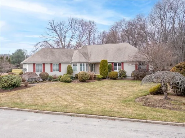 51 Janet Dr, Cranston, RI 02921