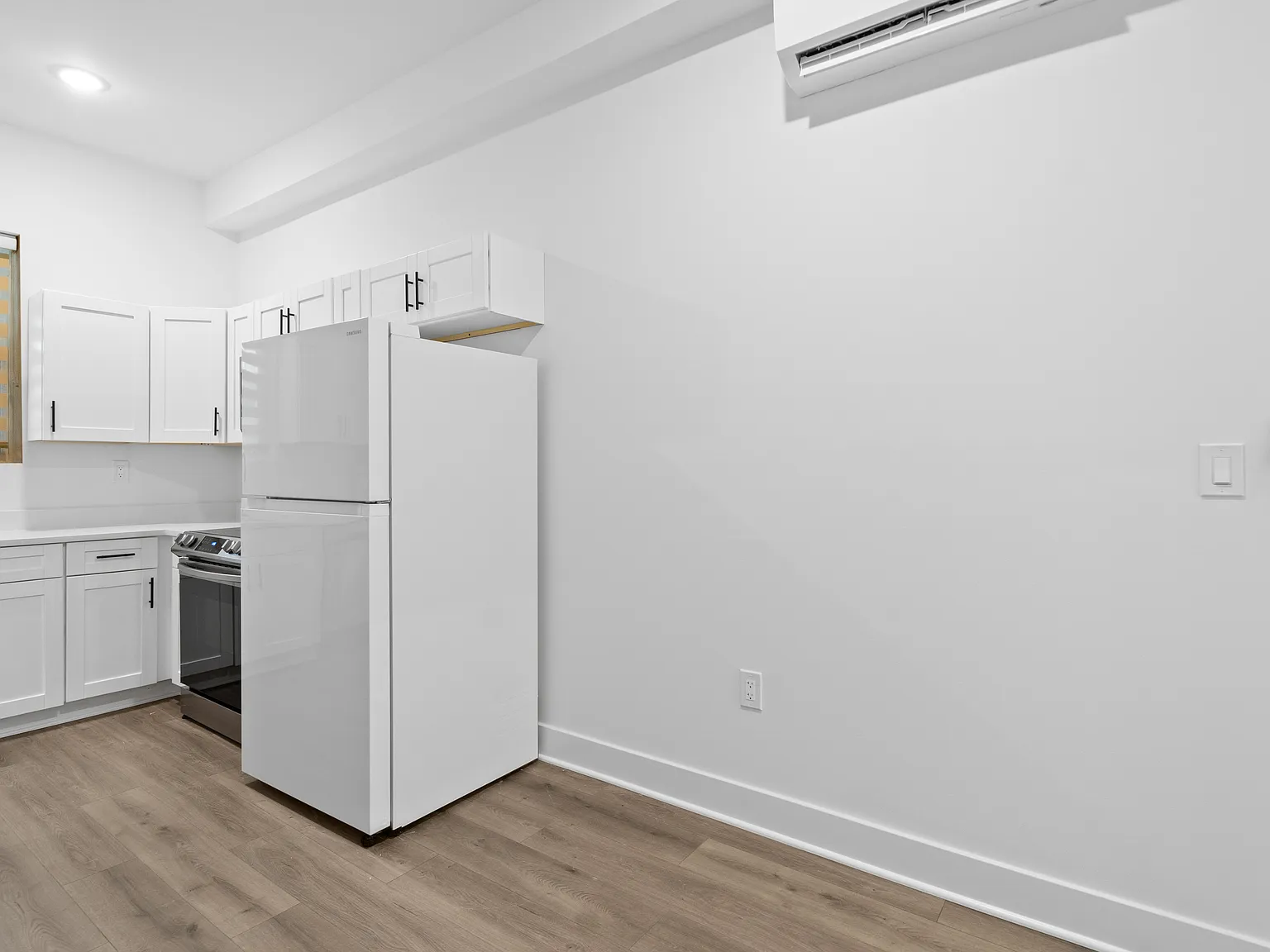 1 bed, 400 sqft, $1,200 — Photo 3