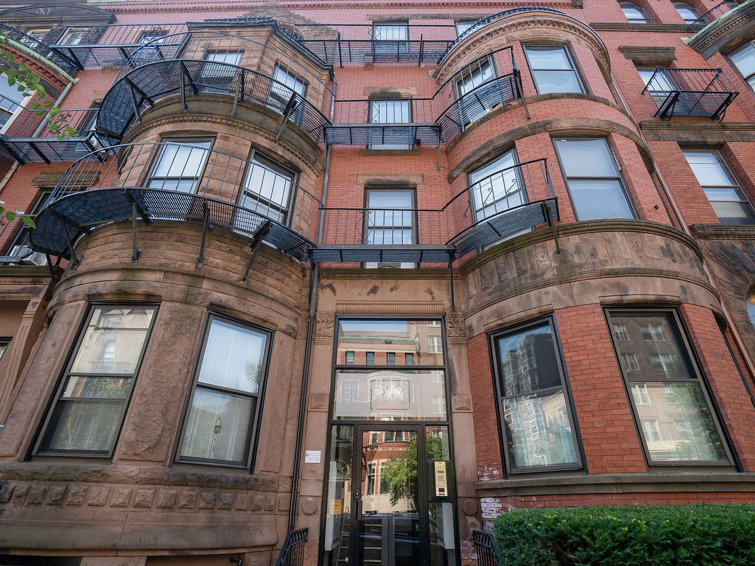 529 Beacon Street — Photo 2