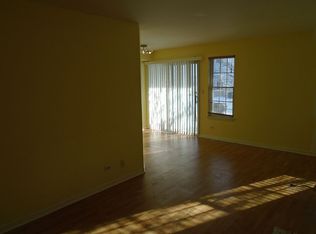 68 Winding Run Ln, Streamwood, IL 60107