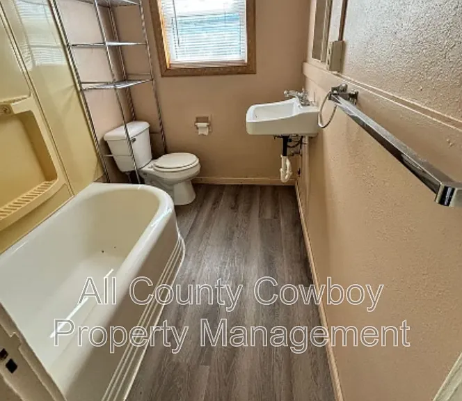 513 E Custer St — Photo 4