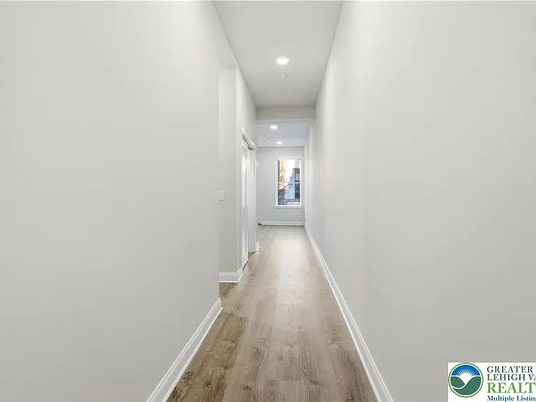 109 S Centre St #4 — Photo 2