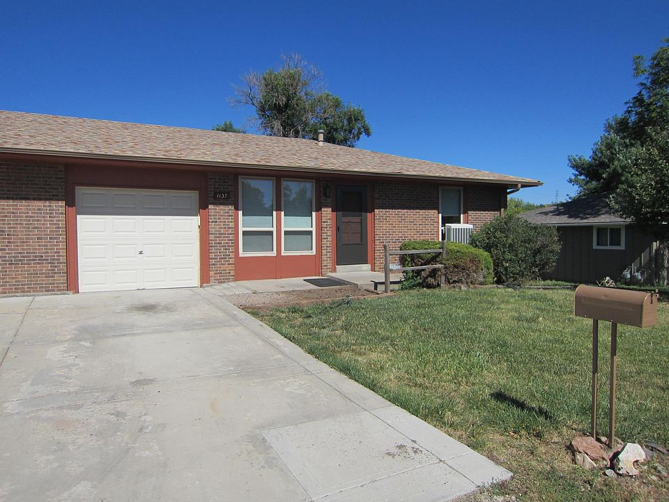 Front of Home showing garage & driveway