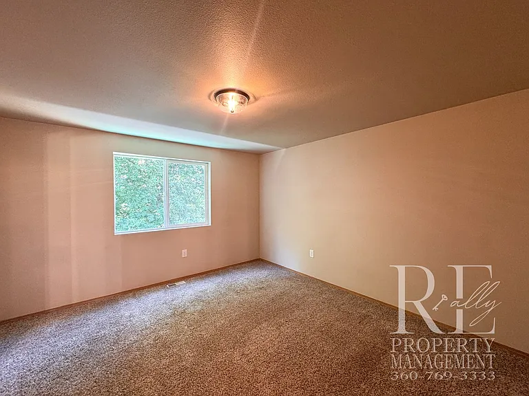 2090 NE Green Glen Ln — Photo 16
