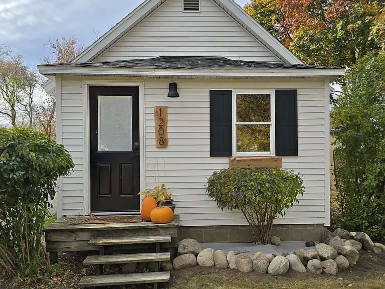 1208 Emmet St — Photo 9
