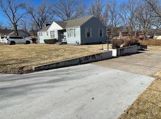 9616 E 31st St S, Independence, MO 64052