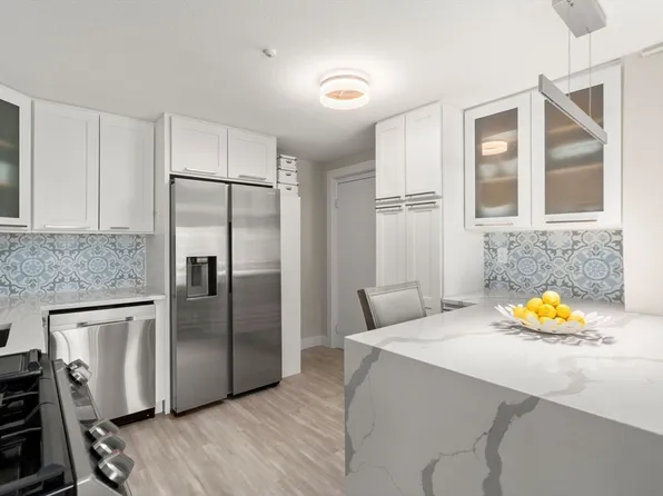 31 Symonds St APT 9, Salem, MA 01970