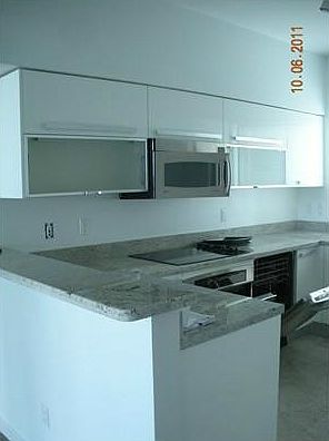 5th image of 601 NE 36th St APT 2009