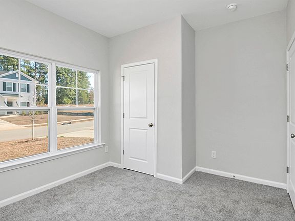 5th image of 131 Middlesex Ct