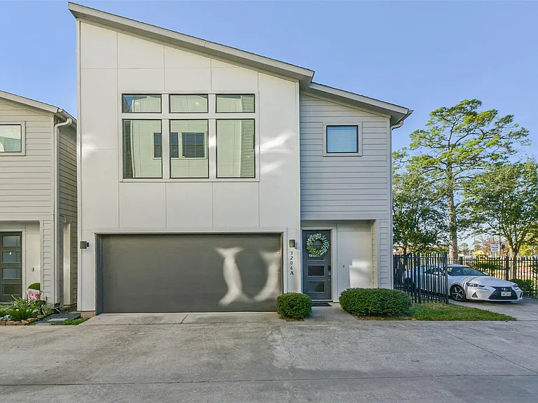 3206 N Macgregor Way #A — Photo 1