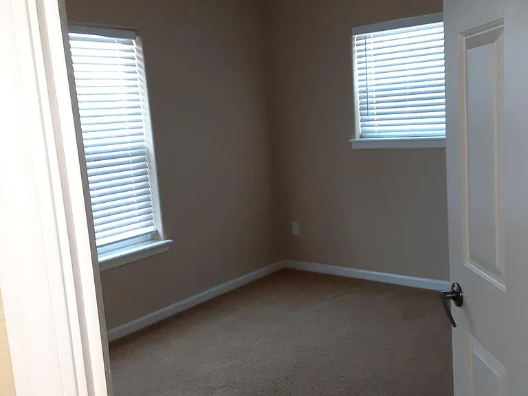 657 Spring Valley Dr — Photo 26