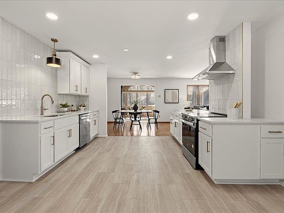 3rd image of 2640 Queensland Ln N