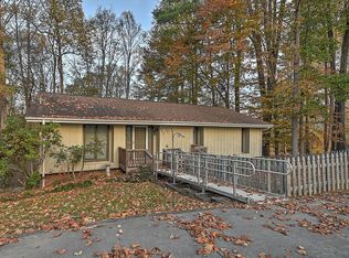 137 Poplar Hill Dr, Johnson City, TN 37604
