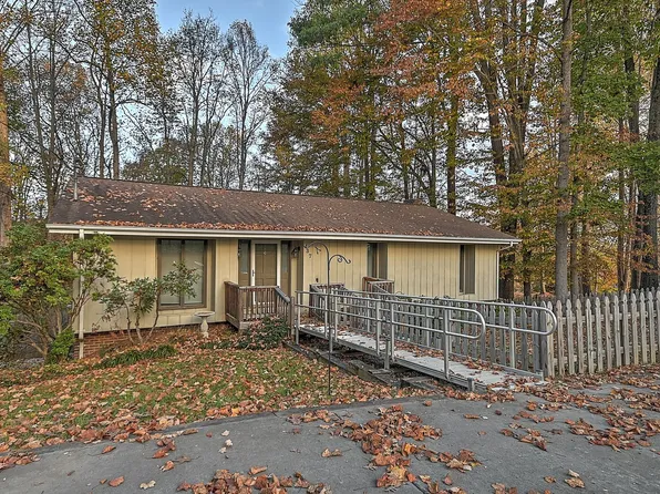 137 Poplar Hill Dr, Johnson City, TN 37604