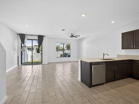 4th image of 4408 Hemlock Dr