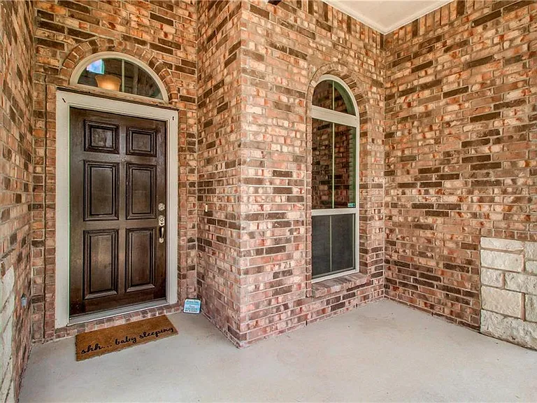 1921 Tawakoni Dr — Photo 4