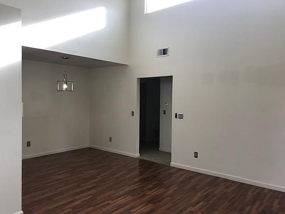 3rd image of 2679 Sycamore Glen Dr