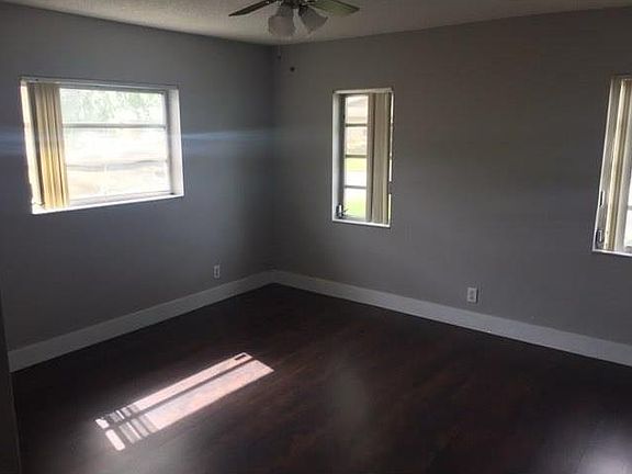 4th image of 4621 SW 42nd Ave