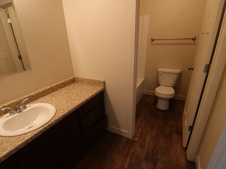 209 N 680 E — Photo 12