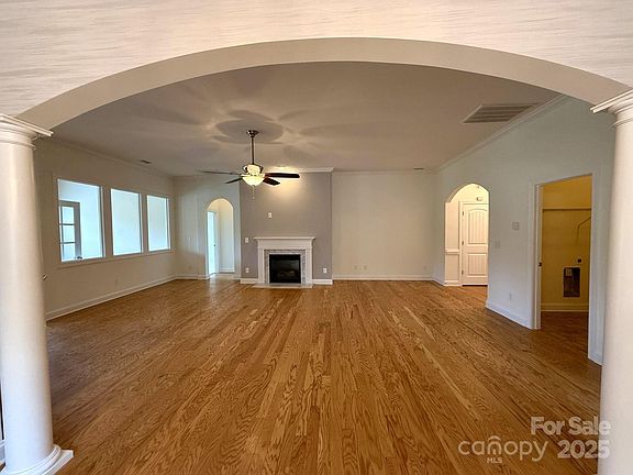 5th image of 8429 Olde Stonegate Ln