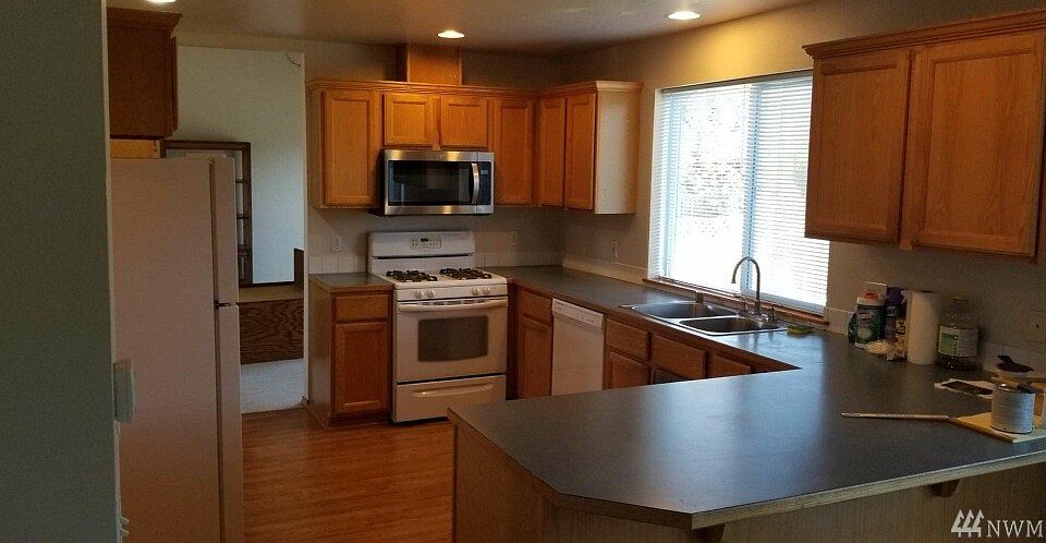2nd image of 3904 Lakemont Rd