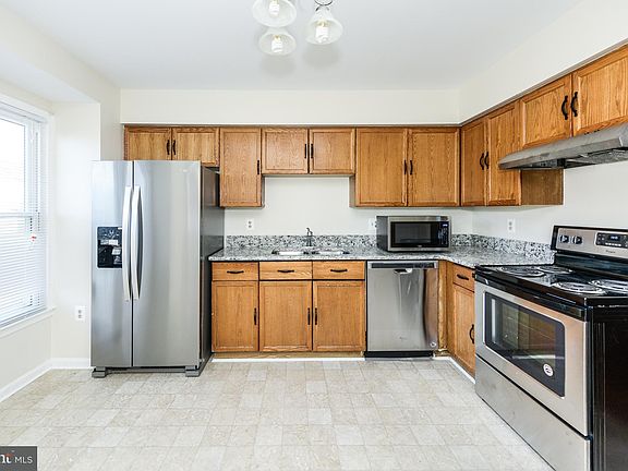 3rd image of 515 Dakota Dr