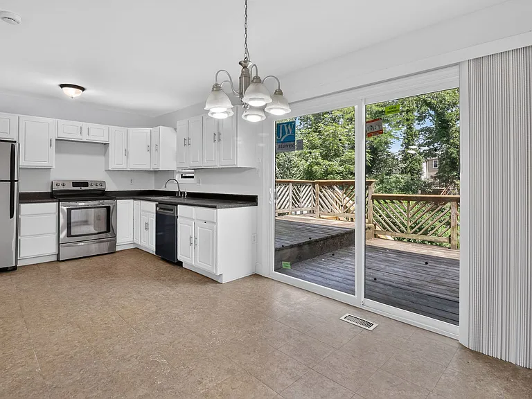143 Bourbon Ct — Photo 17