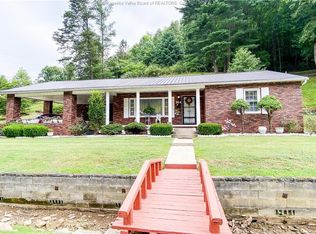 204 Ruckers St, Madison, WV 25130