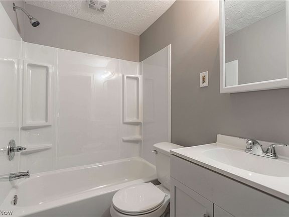 4th image of 551-553 Parkview Ave