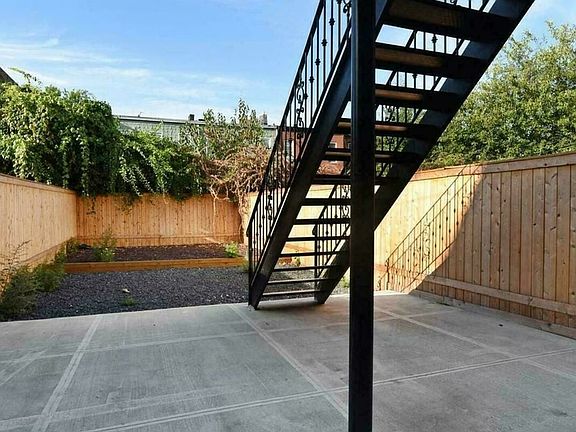 4th image of 93 Somers St #1