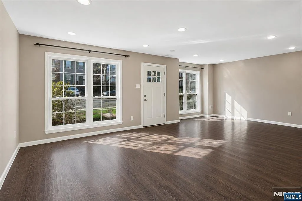 2 bed, 2.5 bath, $3,000 — Photo 3