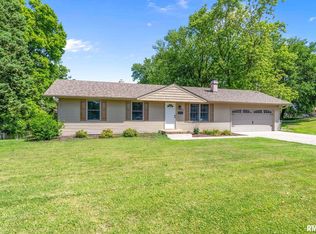 1738 Middle Rd, Bettendorf, IA 52722