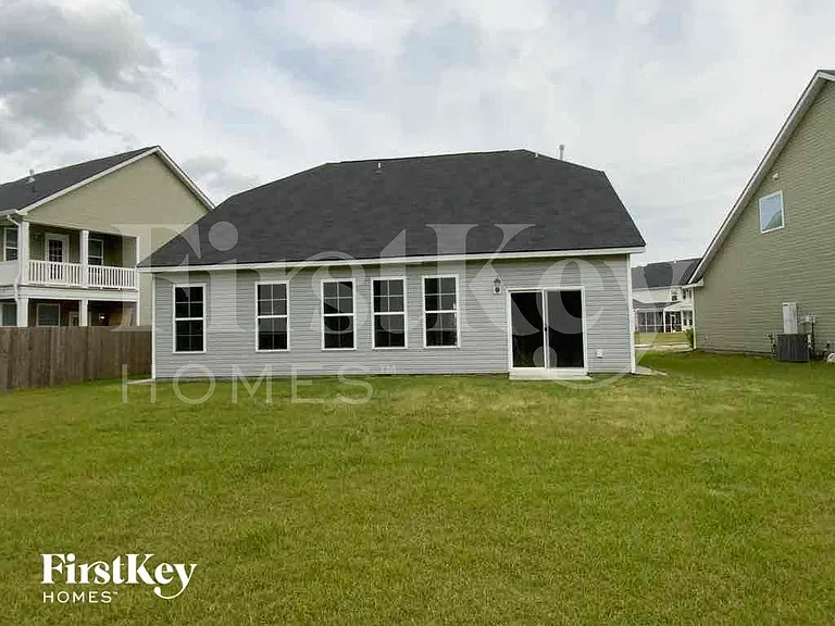 447 Stonefield Cir — Photo 18