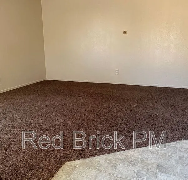 489 Cedar Ave — Photo 2