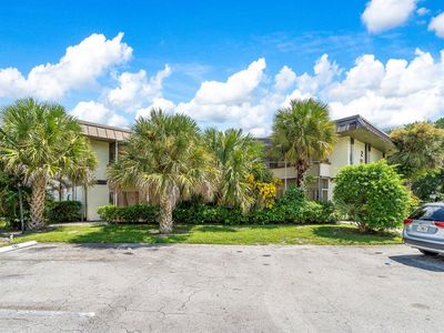 2 Greenway N #104, Royal Palm Beach, FL, 33411
