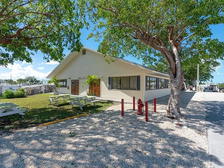 325 Calusa St — Photo 35