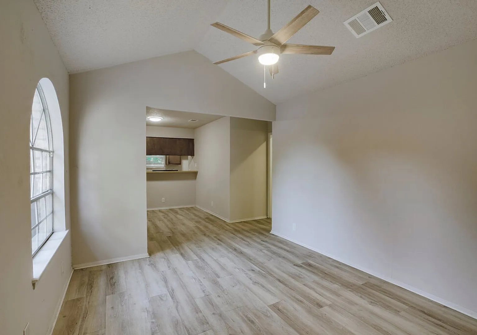 1206 Westcott Dr — Photo 4