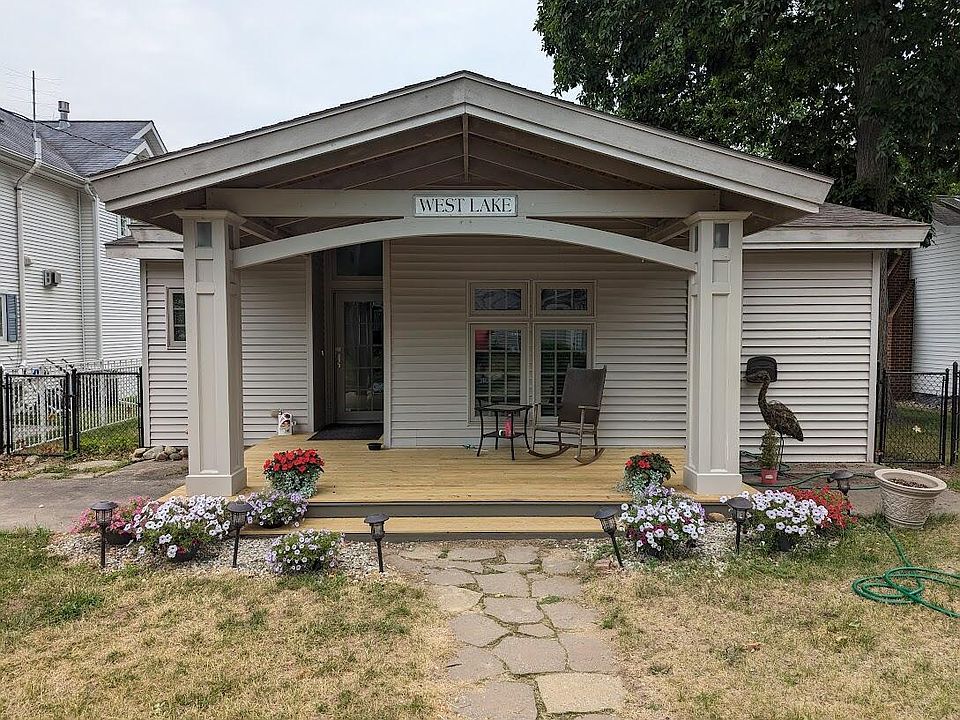 1st image of 1728 Forest Dr