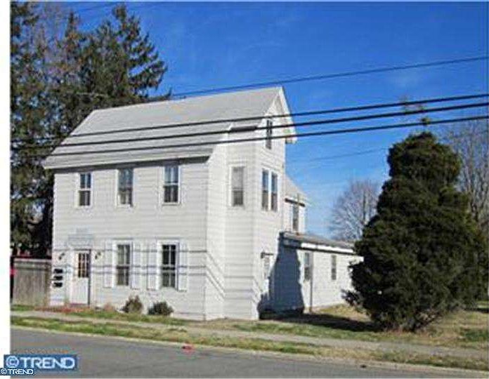1st image of 214A Weiner Ave