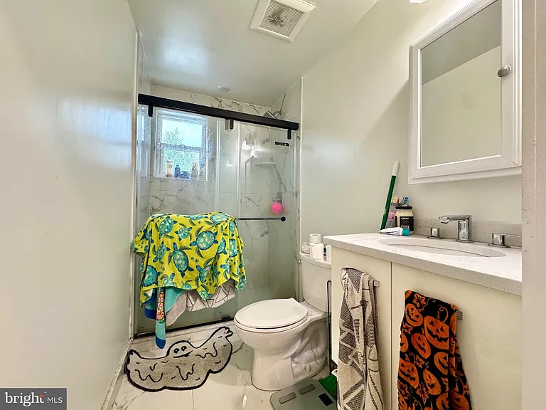 2226 Fairmount Ave #3 — Photo 9